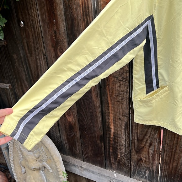 Nike Yellow Lightweight Windbreaker Full Zip Up Mock Neck Jacket Women s XL - Picture 8 of 16